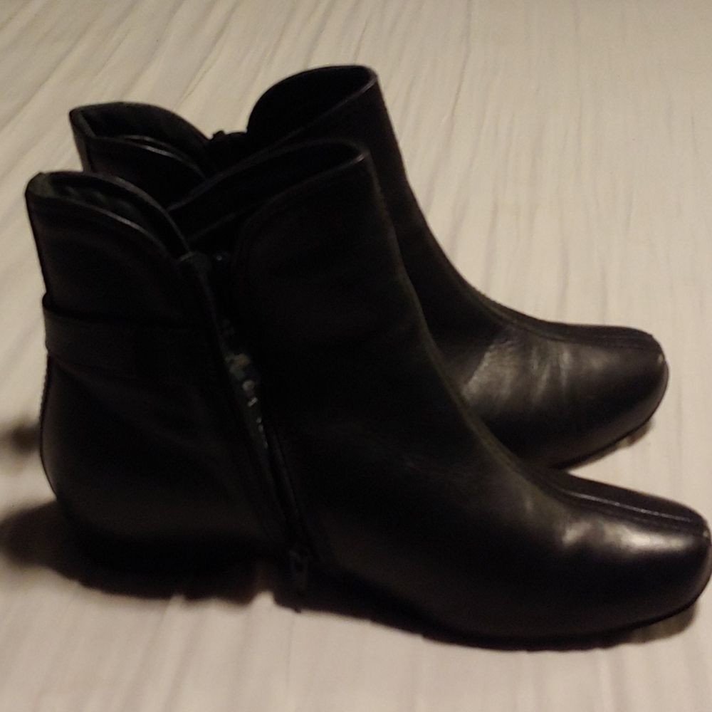 Ziera Black Leather Bootie Boots w/ Ankle Buckle
